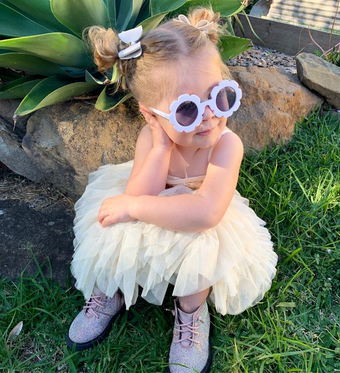 girl-with-sunglasses